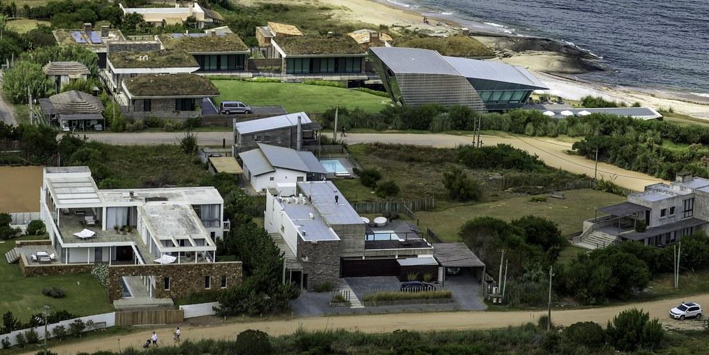 Playa Vik — featured image
